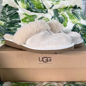 UGG Cozy Slippers in Sand